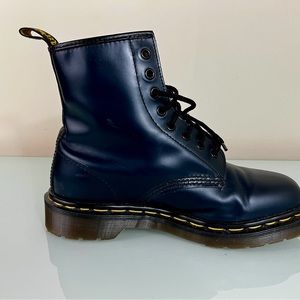 Vintage Made in England Navy Blue Dr. Martens, size 7.5 US Women’s (5.5 UK)